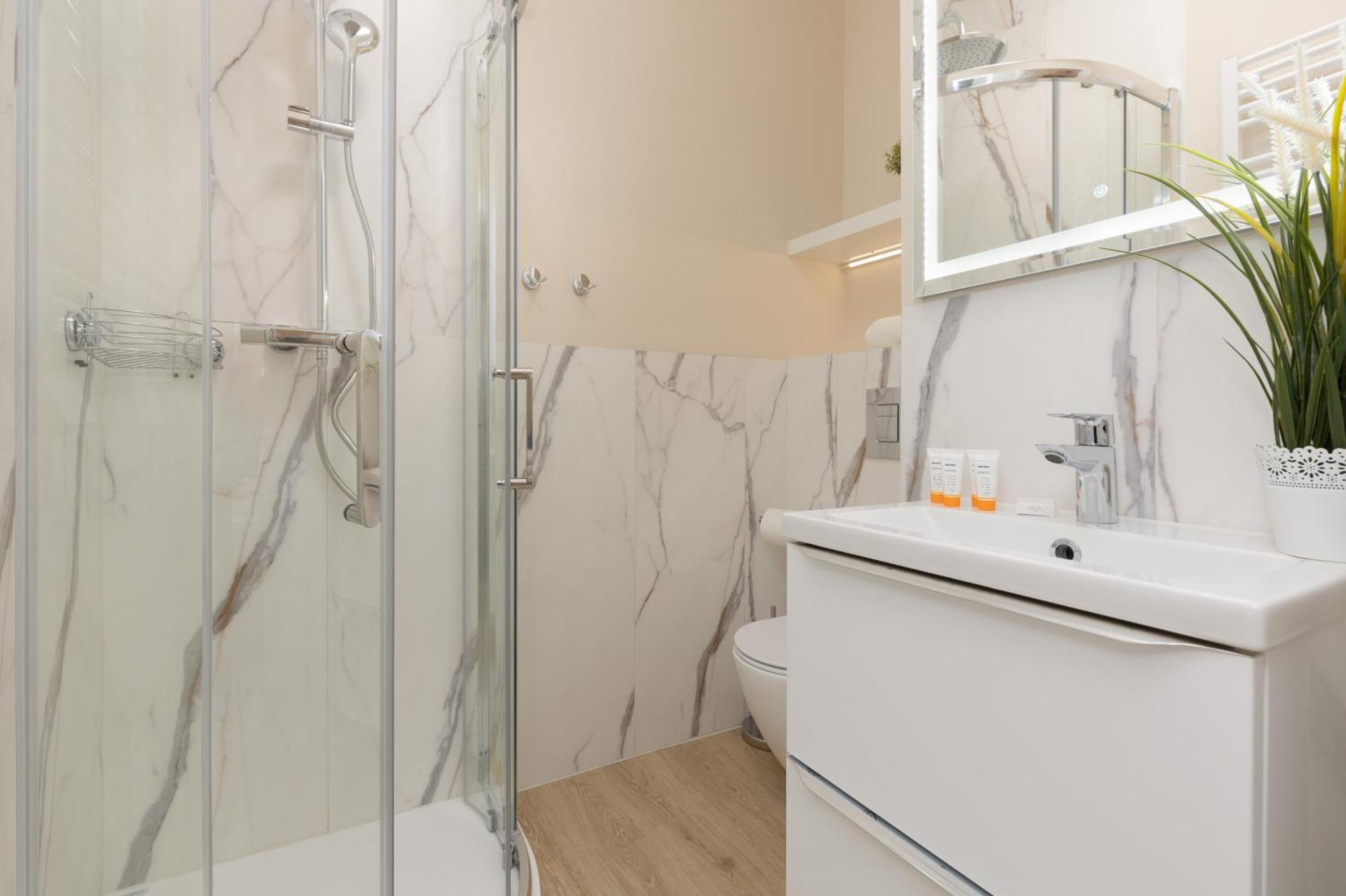 Filtrowa Luxurious Apartments Stara Ochota By Noclegi Renters Varsó Kültér fotó